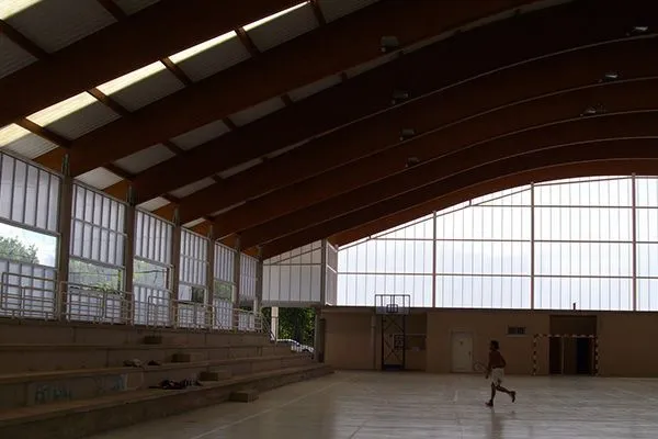 Cubierta-y-fachada-policarbonato-3-1920w